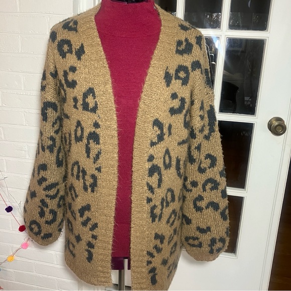 Abercrombie & Fitch Leopard Print Cardigan - Tan and Black Cozy Large - Picture 4 of 7